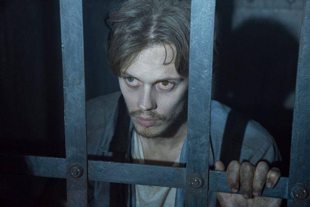 Bill Skarsgard dalam serial Castle Rock (dok. Hulu/Castle Rock)