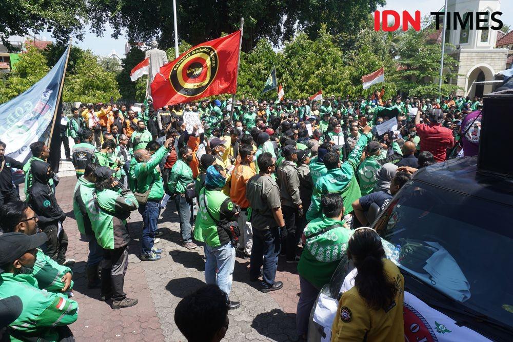 Tuntut Sesuaikan Tarif, Ribuan Driver Ojol Geruduk DPRD DIY
