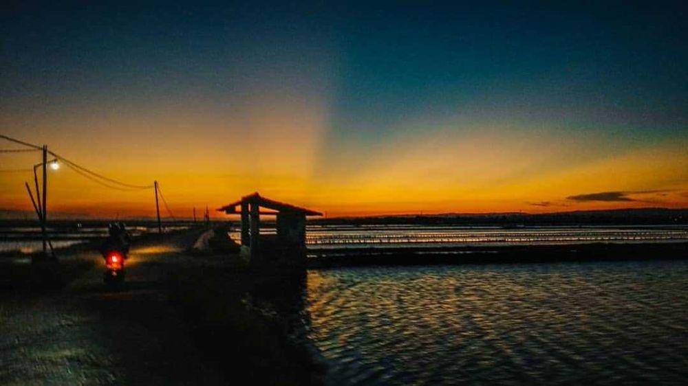 pancaran senja di pantai Keris (instagram.com/bintankkuleo)