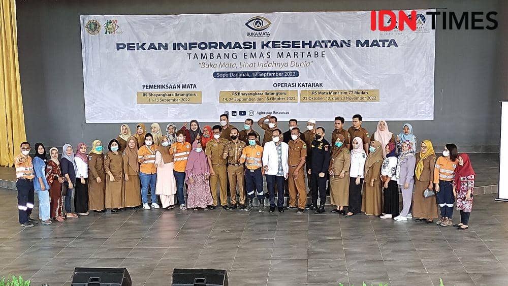 Martabe Gelar Operasi Katarak Gratis, Buka Mata Lihat Indahnya Dunia