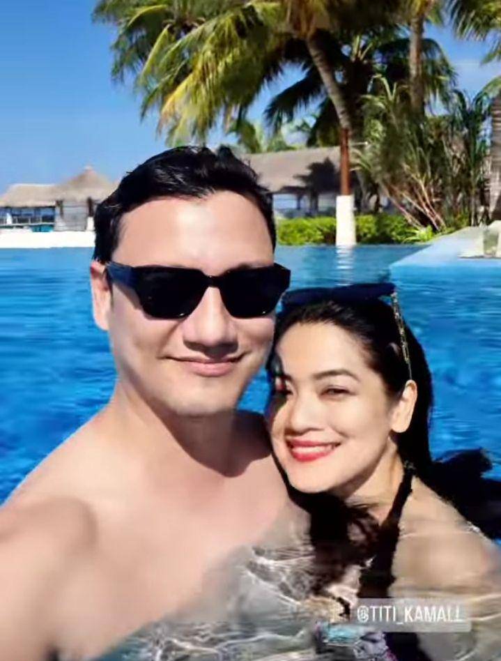 potret liburan Titi Kamal dan Christian Sugiono (instagram.com/csugiono)