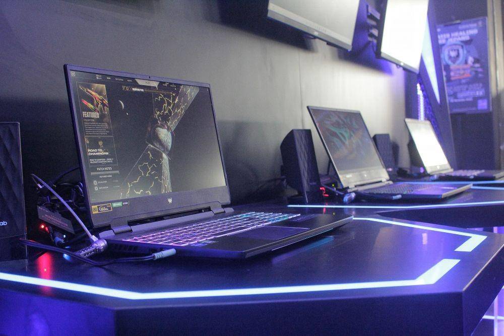 Produk-produk yang dipajang di Predator Store Surabaya. (IDN Times/Nena Zakiah)