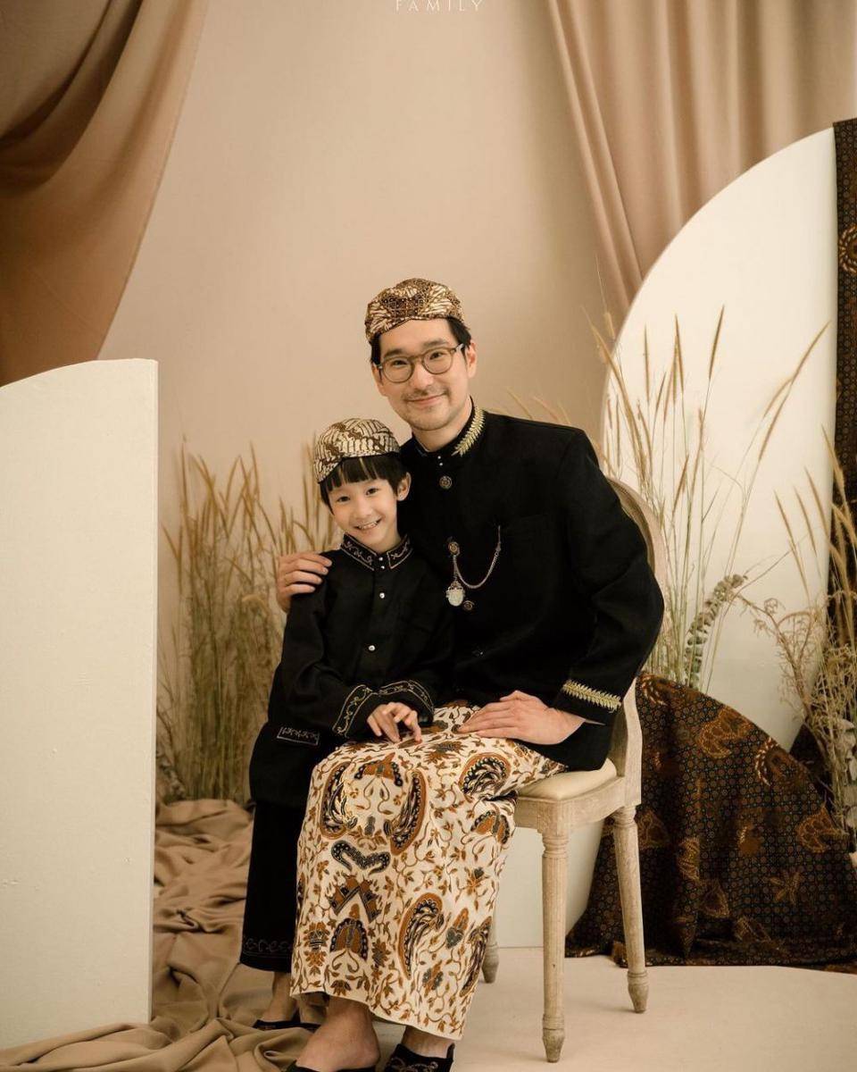 Kimbab Family pemotretan berbusana Sunda (instagram.com/jay._.yeon)