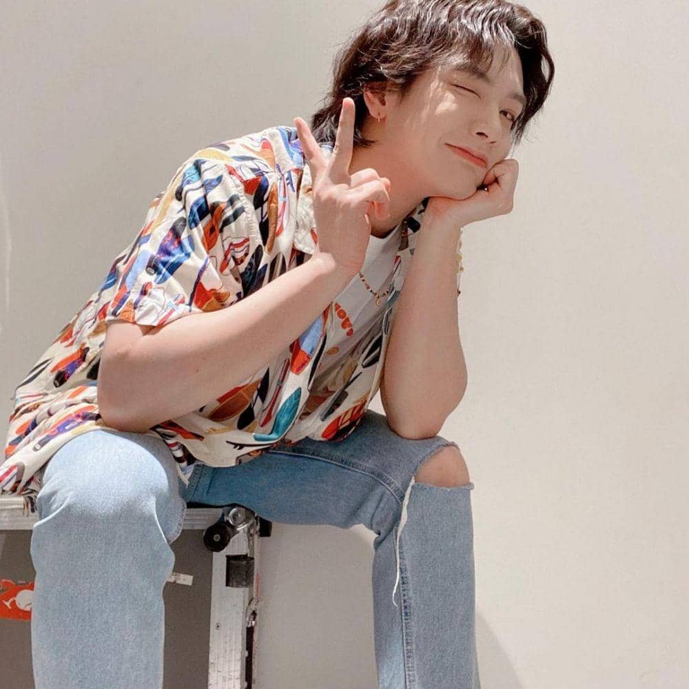 OOTD dengan celana jeans ala member N.Flying (instagram.com/_.kimjaehyun._)