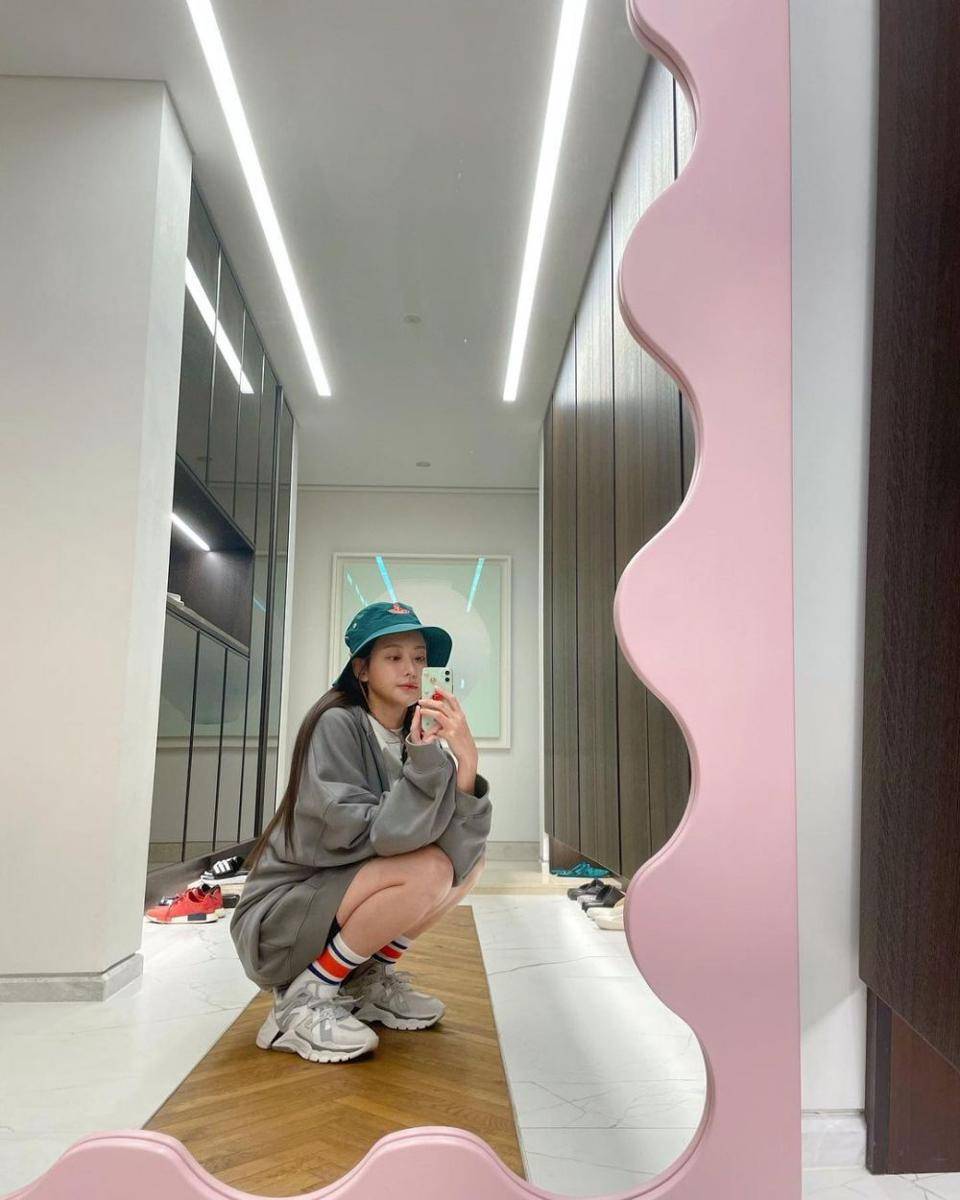 OOTD kasual ala Oh Yeon Seo (instagram.com/ohvely22)