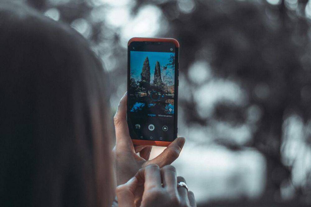 Ilustrasi konten kreator fotografi (pexels.com/iJseven Misha Pavchuk)