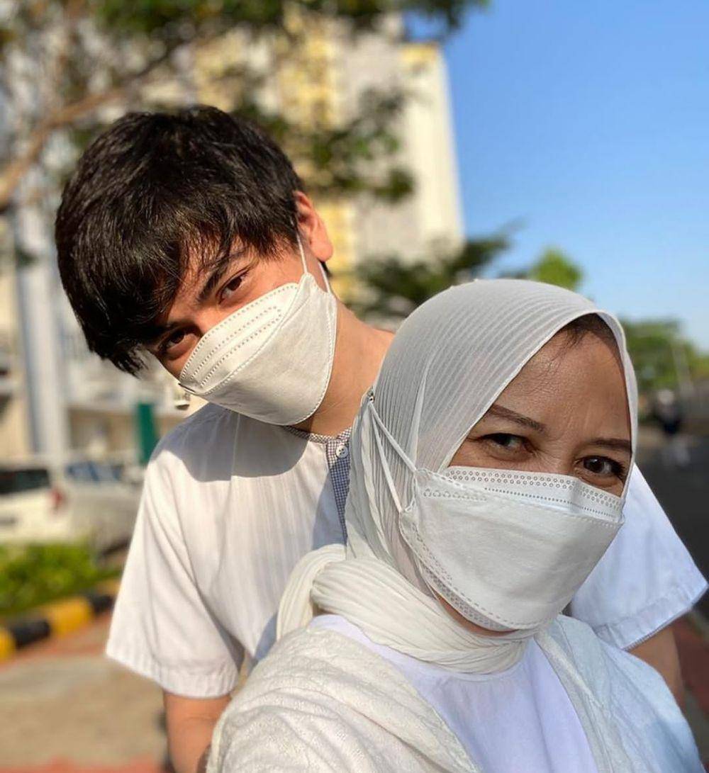 potret Naufal Azhar dan ibu (instagram.com/naufalazharr)