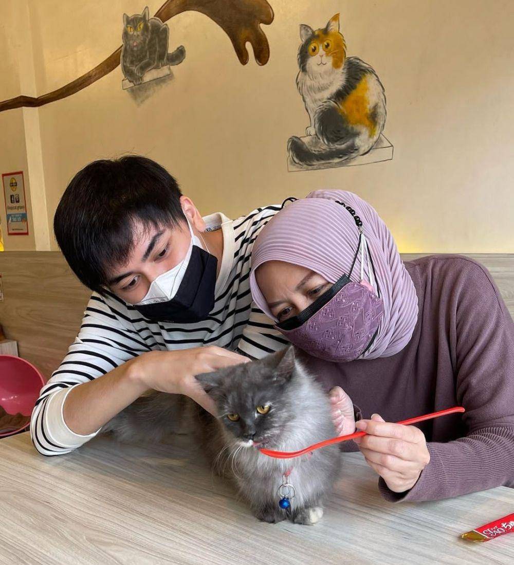 potret Naufal Azhar dan ibu (instagram.com/naufalazharr)
