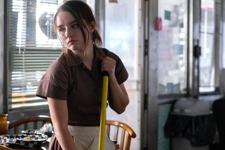 Kaitlyn Dever dalam serial Monsterland (dok. Hulu/Monsterland)
