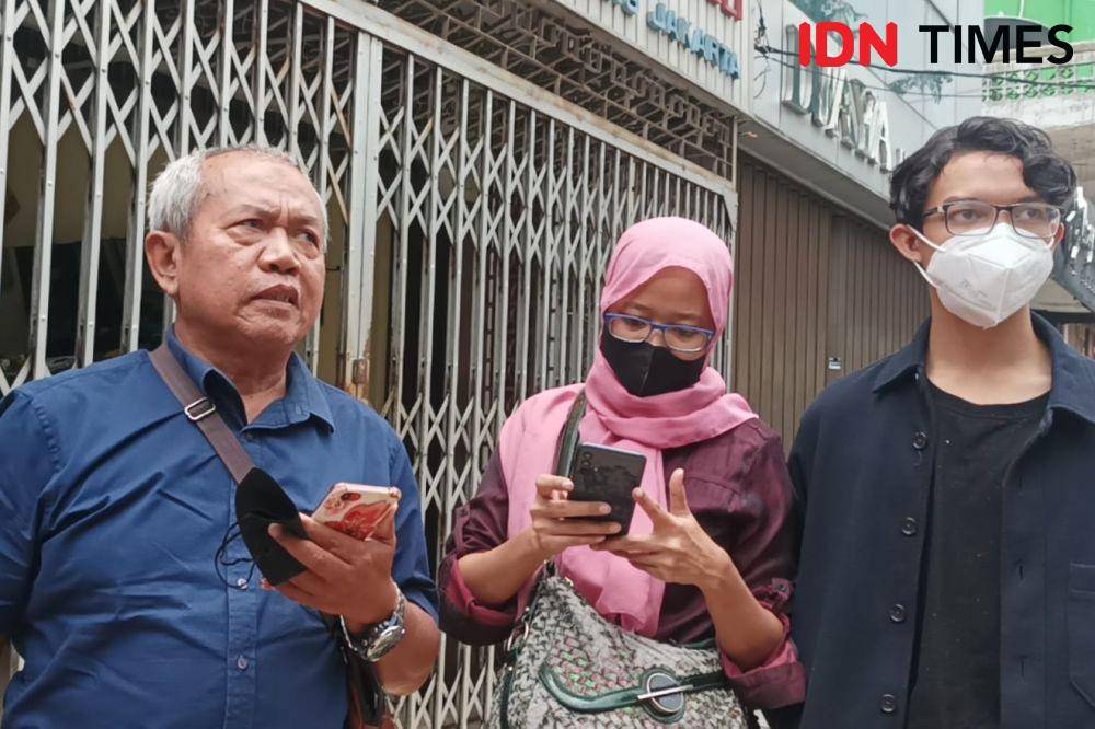 Syaiful Hadi bersama keluarga korban Tragedi Tanjung Priok melakukan napak tilas peristiwa 12 September 1984. (IDN Times/Dini Suciatiningrum)