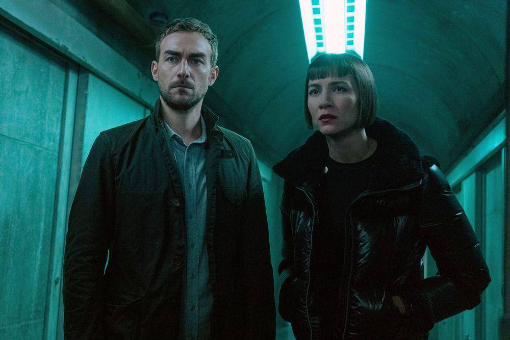 Tom Austen dan Sydney Lemmon dalam serial Helstrom (dok. Hulu/Helstrom)