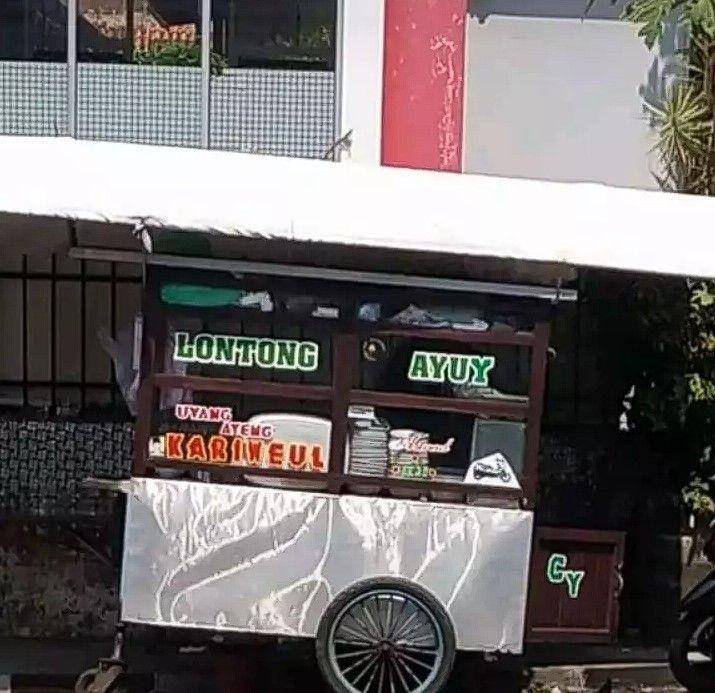 nama jualan sok imut (twitter.com/nocontextwarung)