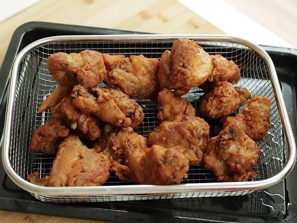 Potret ayam goreng kari ala Devina Hermawan (youtube.com/Devina Hermawan)