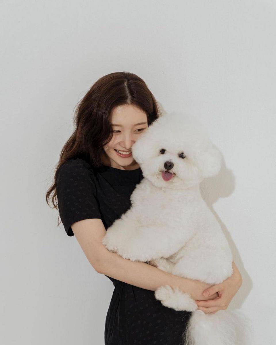 Jung Chae Yeon (instagram.com/j_chaeyeoni)