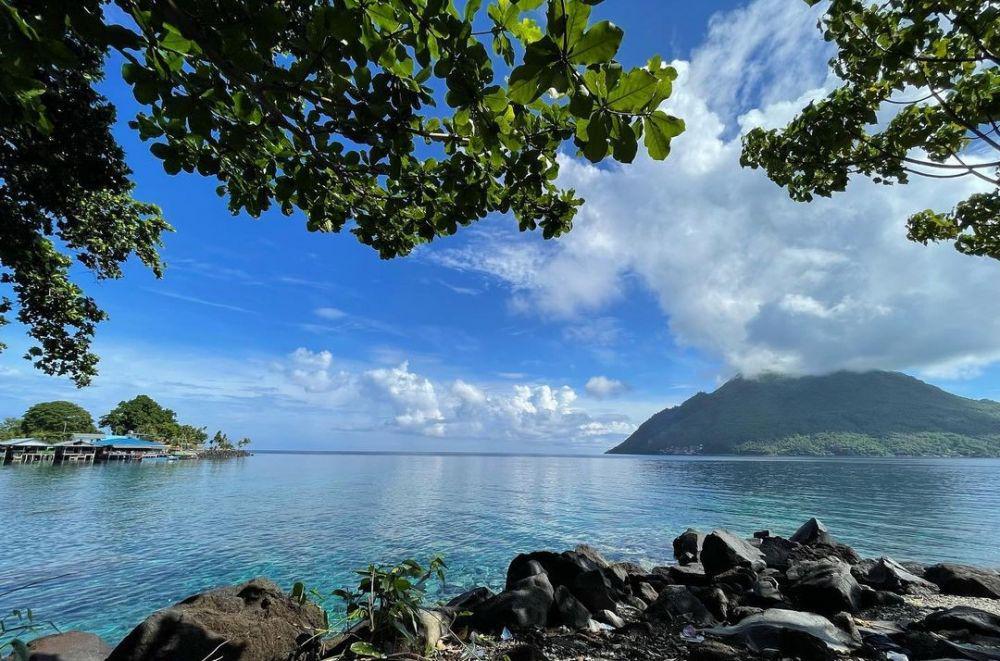 9 Potret Pantai Jikomalamo Ternate, Surga Tersembunyi yang Menawan