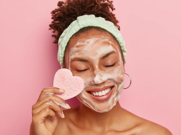 5 Alat untuk Memaksimalkan Penggunaan Skincare, Ada Gua Sha Juga nih!