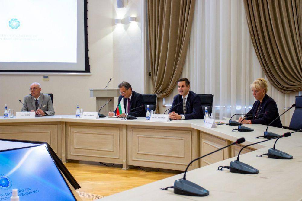 Menteri Ekonomi Bulgaria, Nikola Stoyanov saat berkunjung ke Azerbaijan. (twitter.com/ParvizShahbazov)
