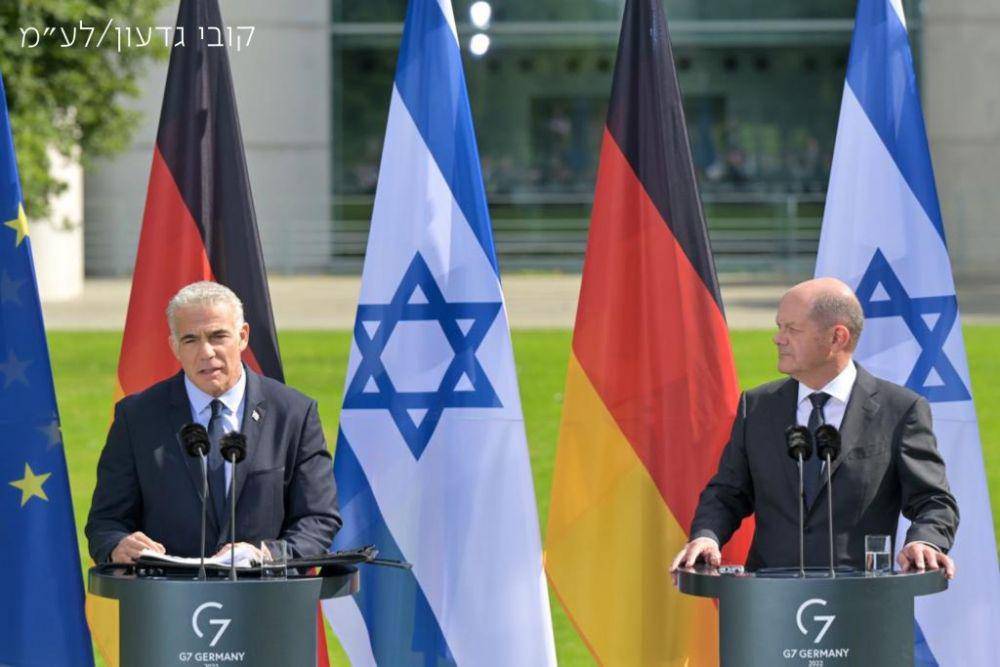 Perdana Menteri Israel Yair Lapid dan Kanselir Jerman Olaf Scholz (Twitter.com/Yair Lapid)