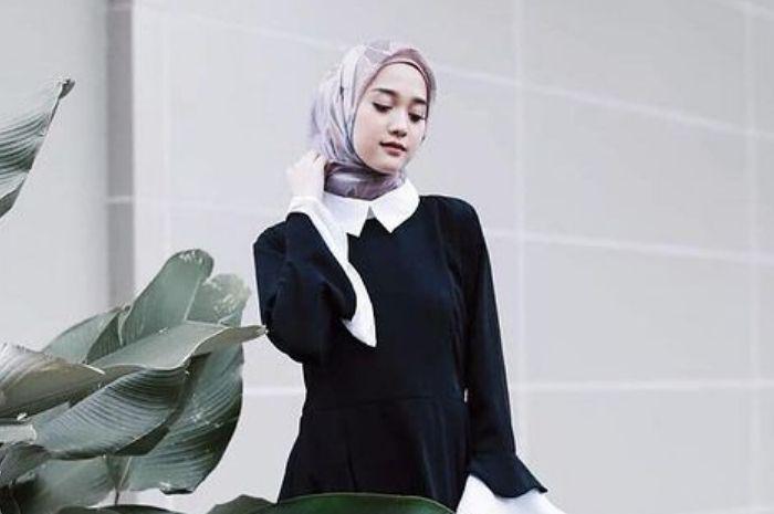 9 Potret Esta Pramanita Saat Berhijab, Adem Bikin Pangling!