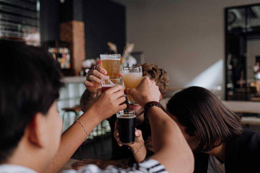 ilustrasi alkohol (pexels.com/Cottonbro)