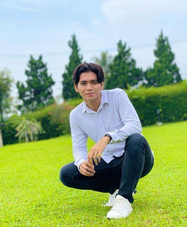 OOTD Ajil Ditto (instagram.com/ajil_ditto08)