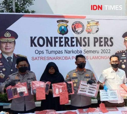 Para tersangka kasus narkoba saat di Mapolres Lamongan. IDN Times/Imron