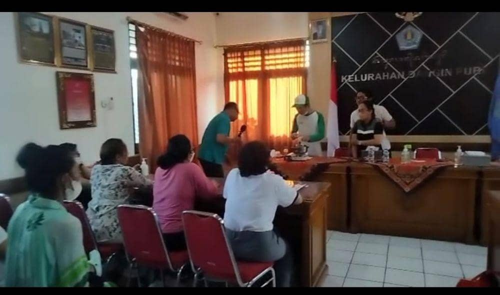 Pelatihan pembuatan minyak jelantah. (Dok.IDN Times/Humas Pemkot Denpasar)