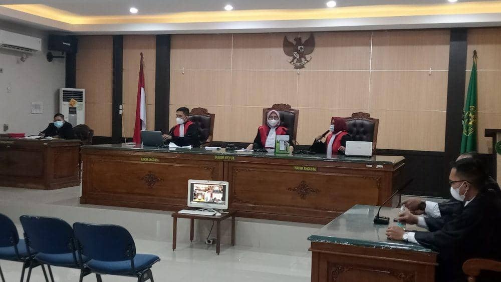 Sidang virtual mantan anggota Polisi Polres Lahat yang membakar mantan pacar hingga meninggal dunia (Dok: ist)