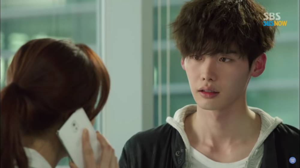 Lee Jong Suk di drama Doctor Stranger (youtube.com/SBS NOW / SBS 공식 채널)
