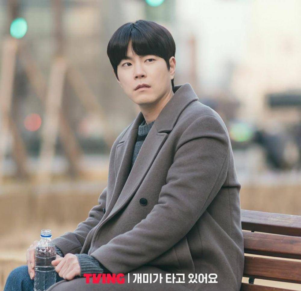 Hong Jong Hyun di drama Stock Struck (instagram.com/tving.official)