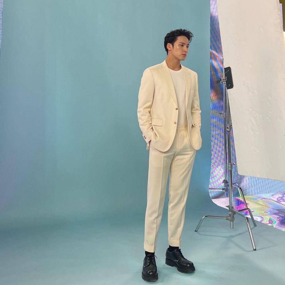 mix and match outfit Mingyu SVT (instagram.com/min9yu_k)