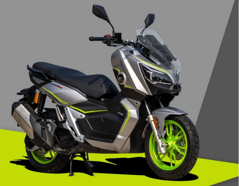 Desain QJMotor ADV150 yang mirip Honda ADV 160 (QJMotor)