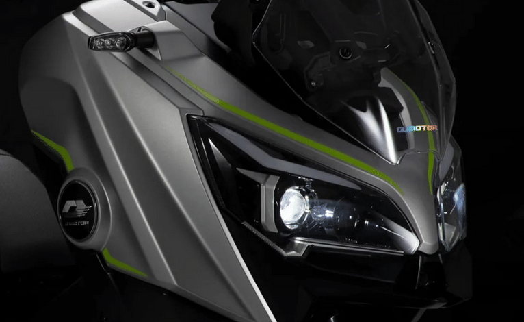 Lampu depannya tampak agresif (QJMotor)