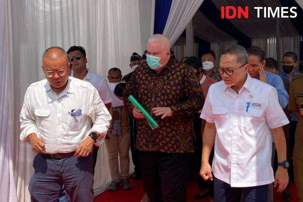 Pelepasan ekspor produk sepatu Nike produksi PT Pratama Abadi Industri ke Belanda pada Selasa (13/9/2022). (IDN Times/Vadhia Lidyana)