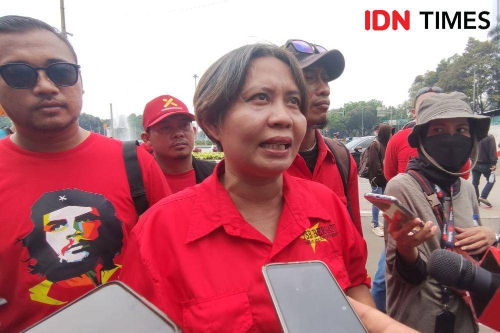Ketua Umum Kongres Aliansi Serikat Buruh Indonesia (KASBI), Nining Elitos (IDN Times/Yosafat Diva Bayu Wisesa)