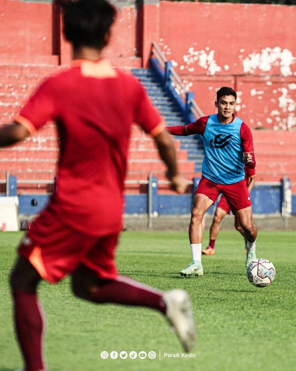 Pemain Persik Kediri saat berlatih. Instagram.com/@persikfcofficial