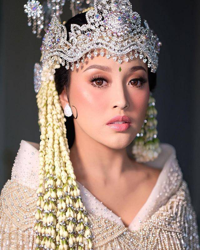 inspirasi wedding makeup dengan adat Sunda (instagram.com/marlenehariman)