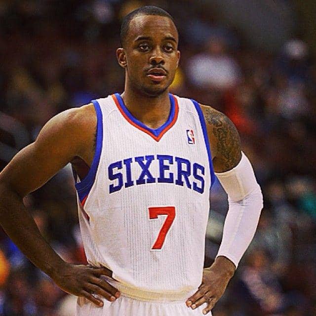 Lorenzo Brown saat membela Philadelphia 76ers. (fiba.basketball)