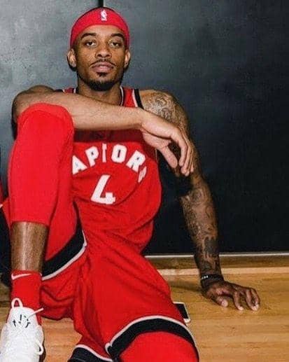 Lorenzo Brown saat membela Toronto Raptors. (fiba.basketball)