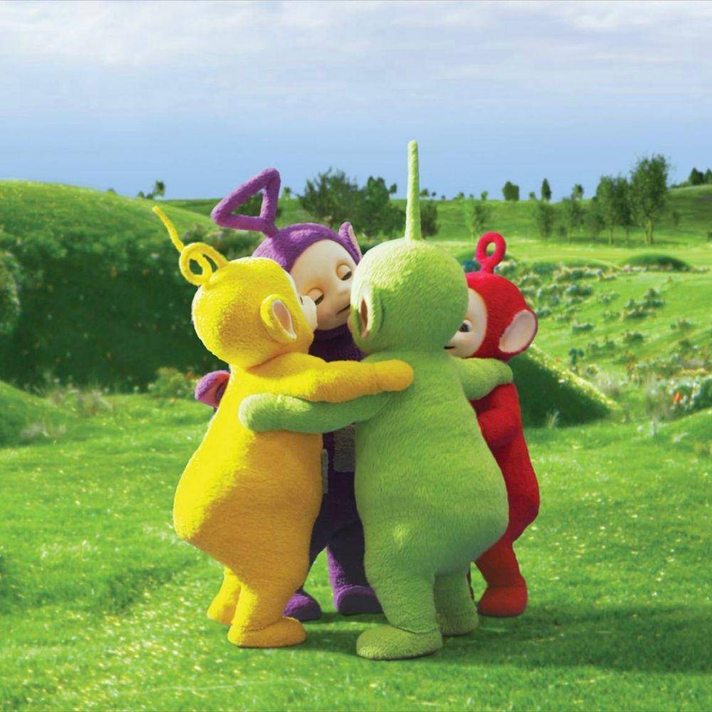 Teletubbies berpelukan. (instagram.com/teletubbieshq)