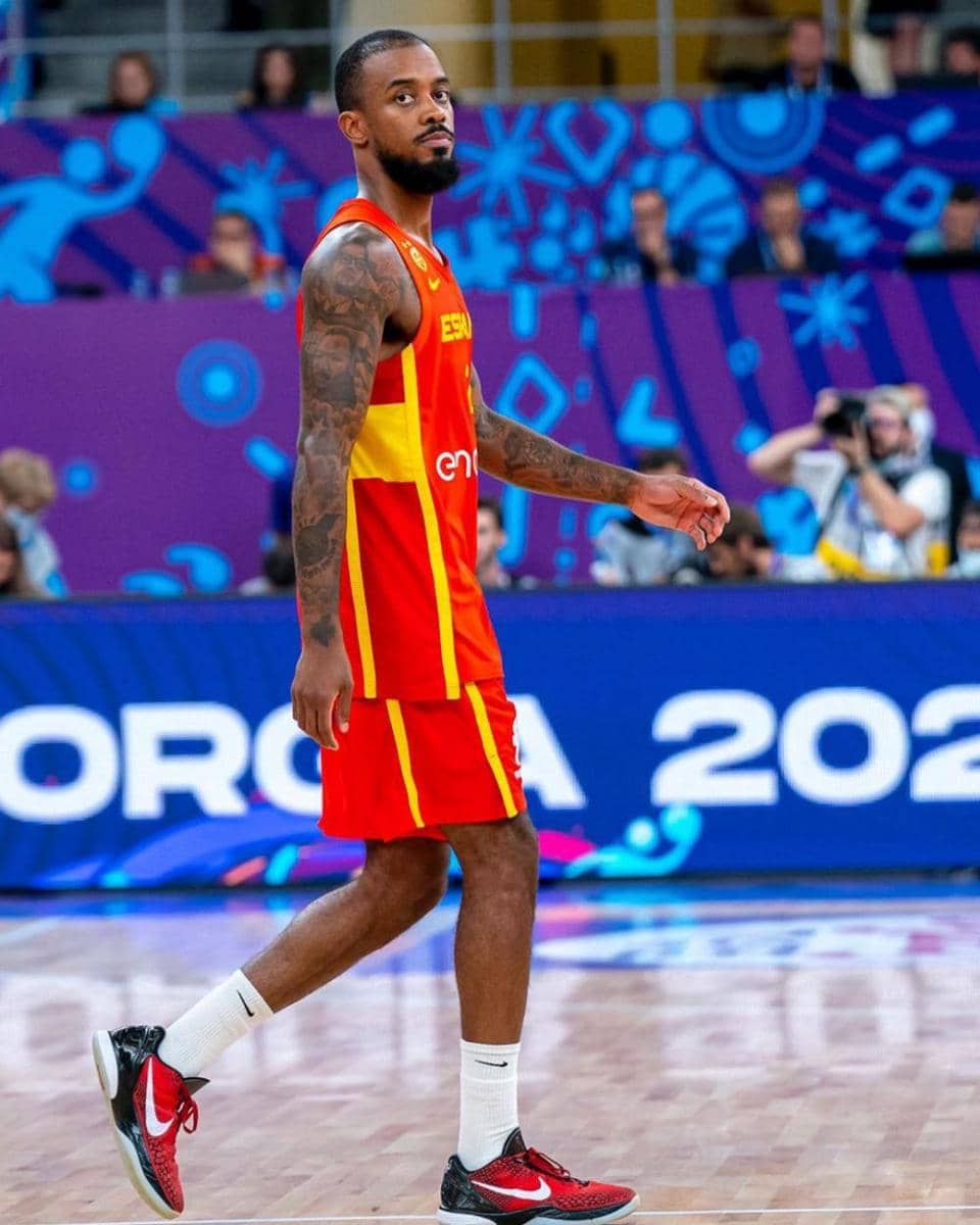 Lorenzo Brown saat membela Timnas Spanyol. (fiba.basketball)
