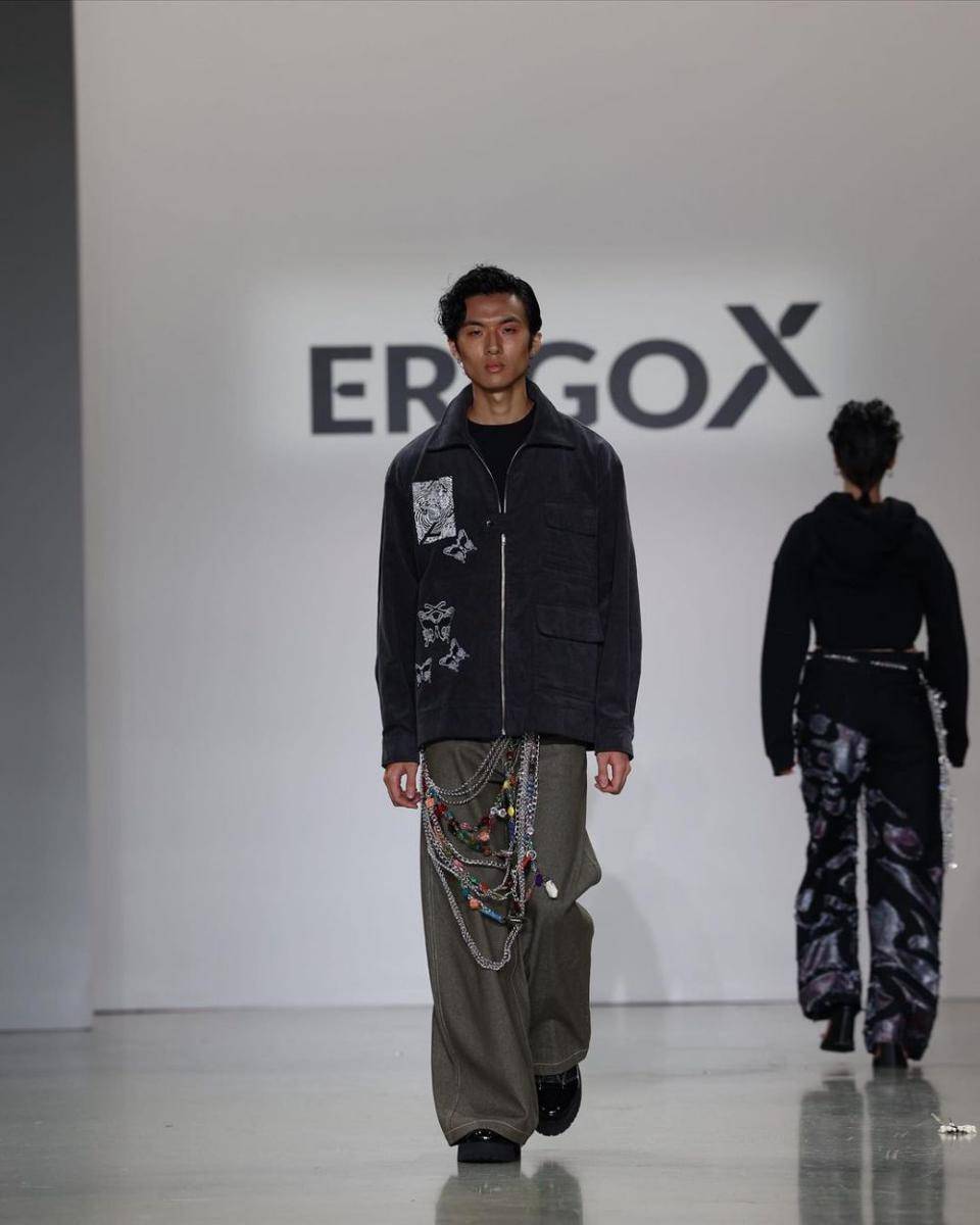 Koleksi Fashion dari Erigo di New York Fashion Week Spring/Summer 2023 (Instagram.com/erigostore)