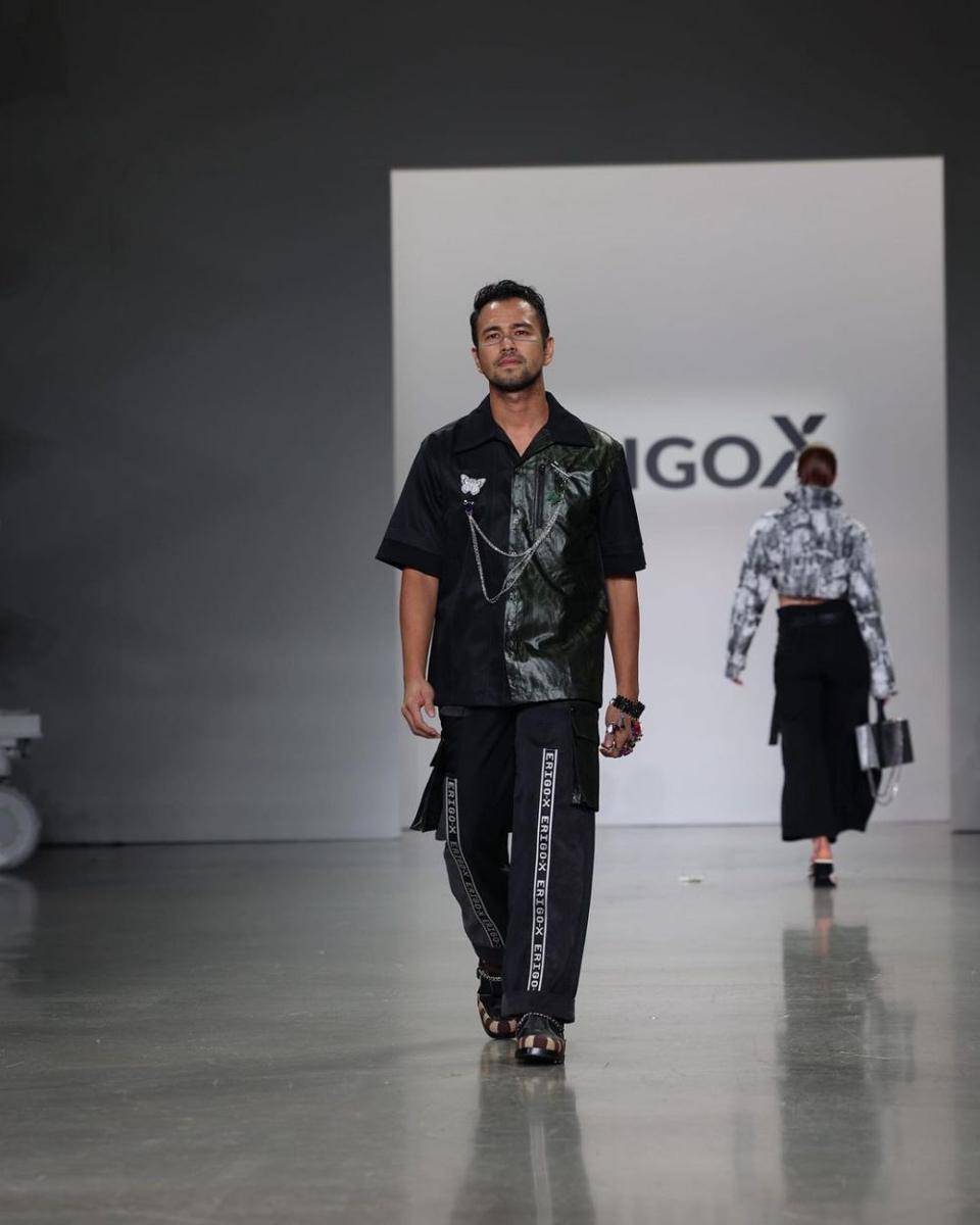 Koleksi Fashion dari Erigo di New York Fashion Week Spring/Summer 2023 (Instagram.com/erigostore)