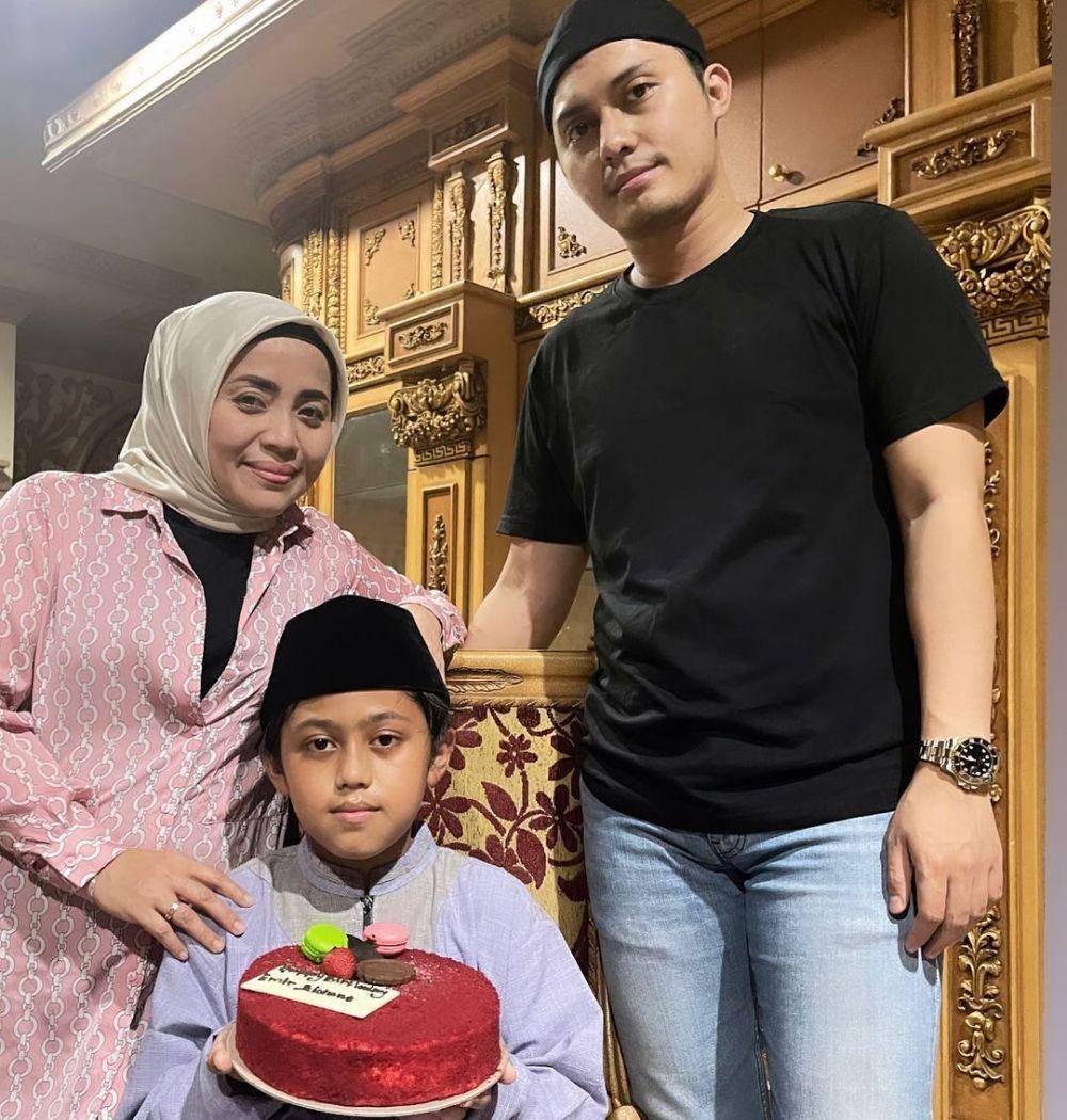Muzdalifah dengan kelima anak (Instagram.com/muzdalifah999)