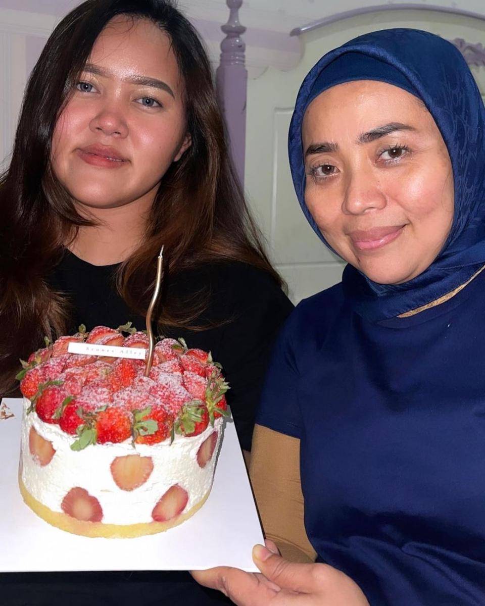 Muzdalifah dengan kelima anak (Instagram.com/muzdalifah999)