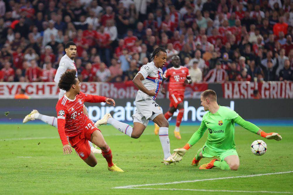 Leroy Sane ketika berhasil mencetak gol ke gawang Barcelona pada matchday kedua Liga Champions 2022/2023. (twitter.com/ChampionsLeague)