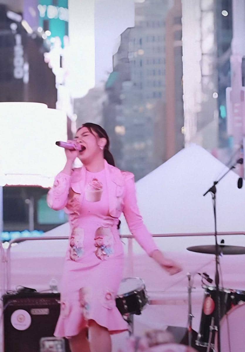 Vicky Shu manggung. (instagram.com/vickyshu)