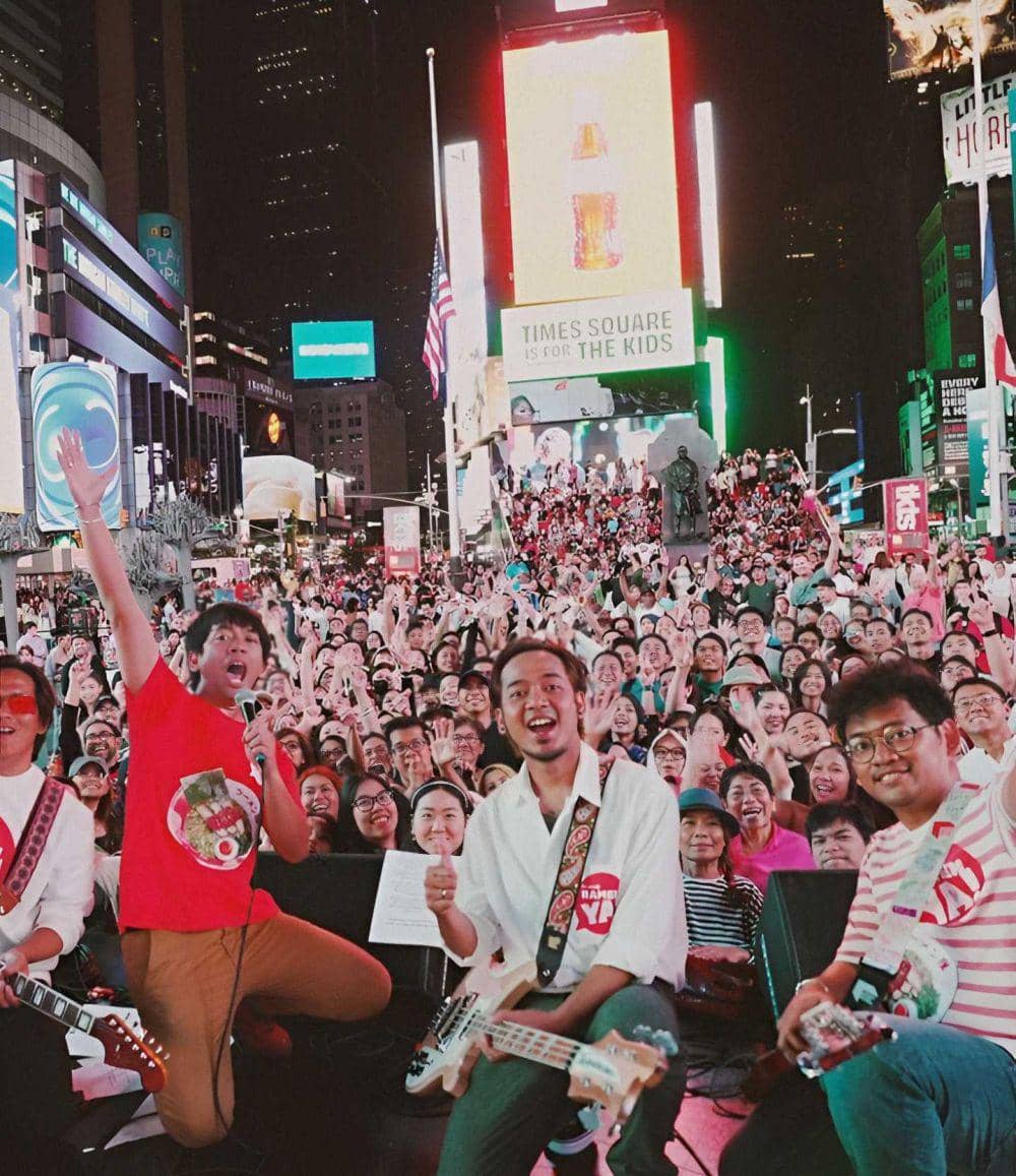 D'Masiv di Times Square. (instagram.com/rianekkypradipta)