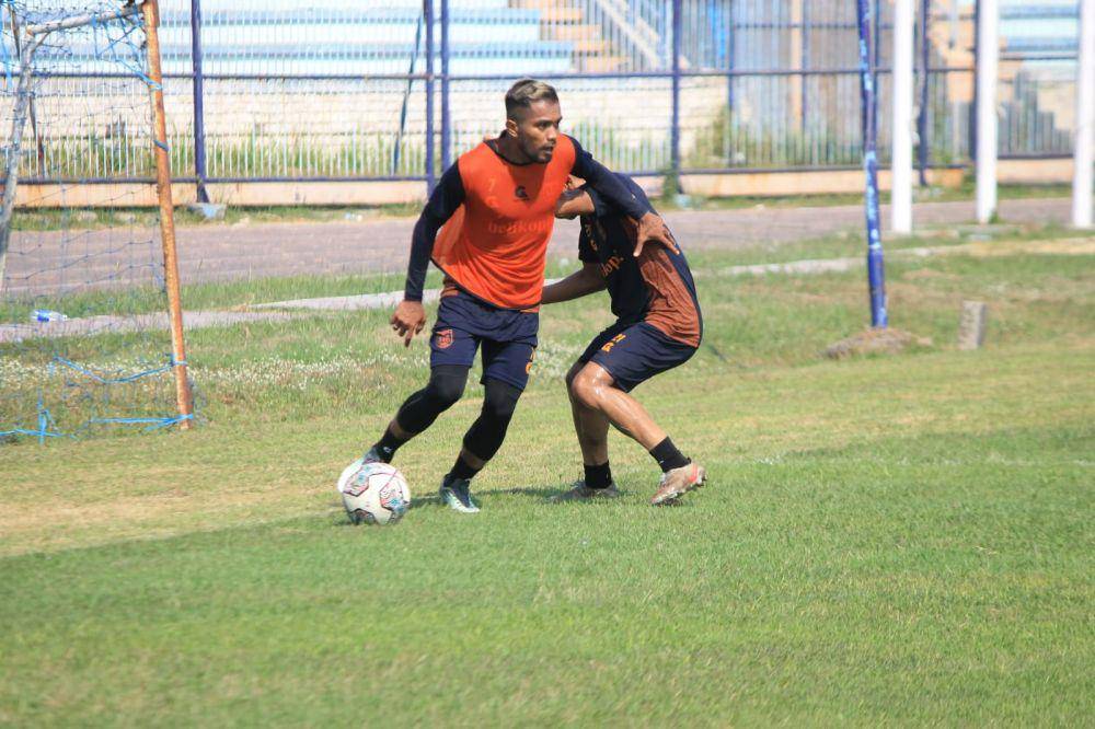 Pemain Persela Lamongan Zulham Zamrun saat menjalani latihan beberapa waktu yang lalu. Dok Istimewa