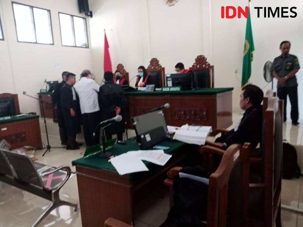 Saksi ahli dari dr forensi yang memberikan keterangan dalam sidang kekerasan di kerangkeng Bupati Langkat Nonaktif Terbit Rencana Perangin angin (IDN Times/ Bambang Suhandoko)